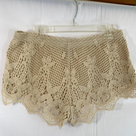 SOLD. EXPRESS Womens Beige Crochet Lined Short Shorts NWOT - Picture 5 of 11